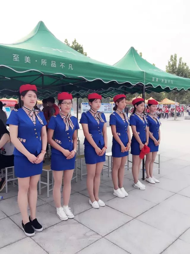 商务旅游系礼仪队