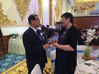 陈主任与万豪集团大中华区校企合作处总监陈雪芬女士洽谈